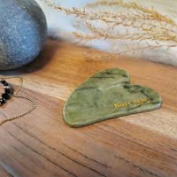 Gua Sha Coeur Jade verte Grade AA